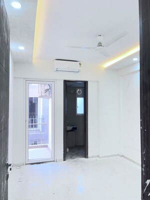 Room in 3.5 BHK Apartment at Emaar Palm Gardens, Sector 83 – for Sale