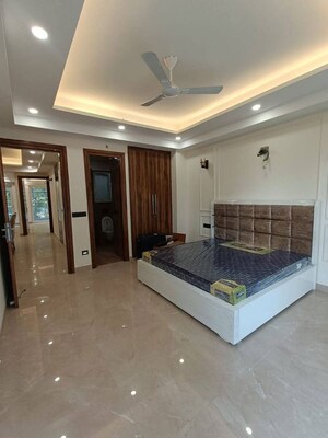 Living Room in 3 BHK Builder Floor at Unitech Palms, South City 1 – for Rent