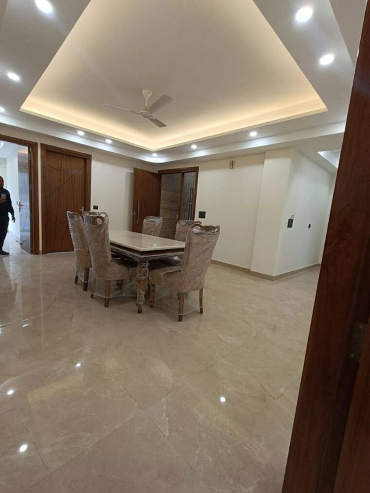  Parking, unitech-palms 3 Bedroom 2500 Sq.Ft. Builder Floor In South City 1 Gurgaon 10208279