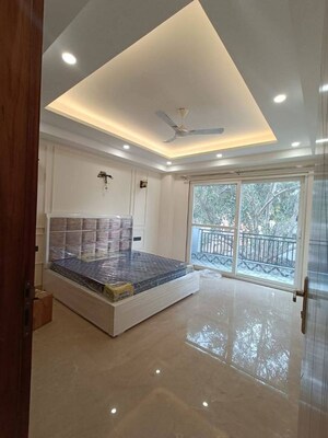 Living Room in 3 BHK Builder Floor at Unitech Palms, South City 1 – for Rent