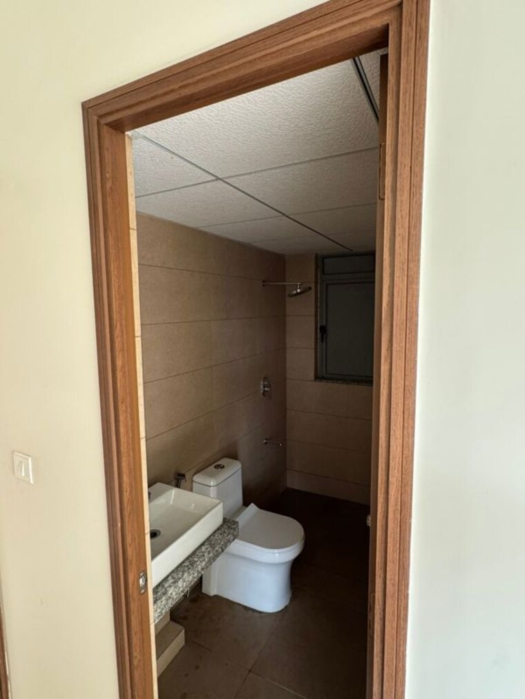 Bathroom, kalpataru-immensa-e 2 Bedroom 850 Sq.Ft. Apartment In Kolshet Road Thane 10208288