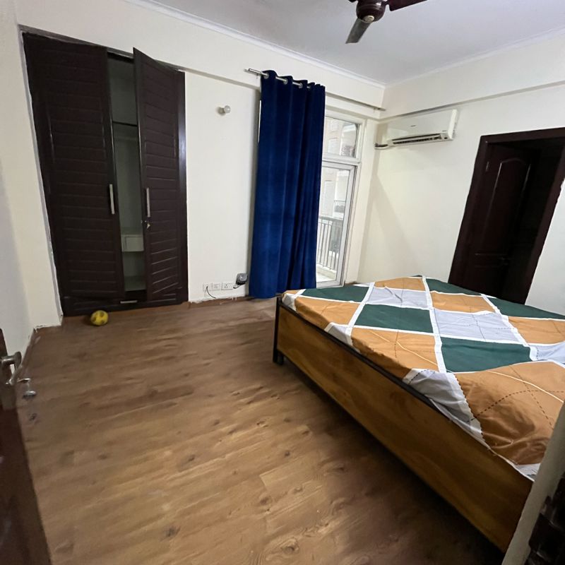 3.5 BHK + Servant Room 1550 Sq.Ft. Apartment in Amrapali Zodiac