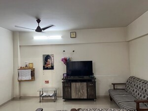 Furnished Amenities in 2 BHK Apartment at Divya Smruthi, Malad West – for Rent