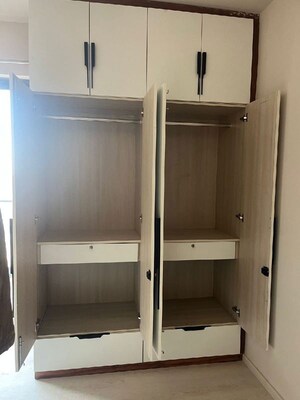 Furnished Amenities in 3 BHK Apartment at M3M Heights, Sector 65 – for Rent