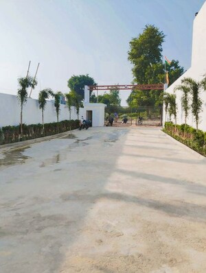 Parking in 3 BHK Villa at Sultanpur Road – for Sale