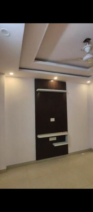 Furnished Amenities in 3 BHK Builder Floor at Dwarka Mor – for Sale