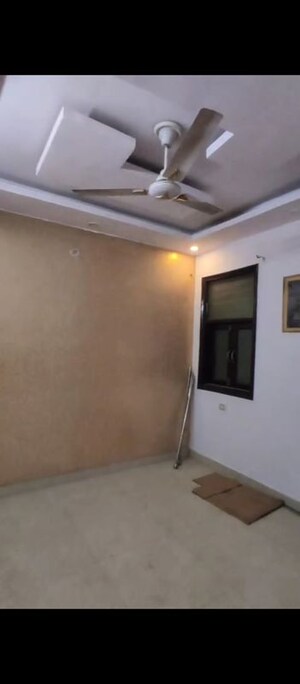 Room in 3 BHK Builder Floor at Dwarka Mor – for Sale