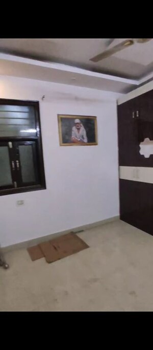 Furnished Amenities in 3 BHK Builder Floor at Dwarka Mor – for Sale