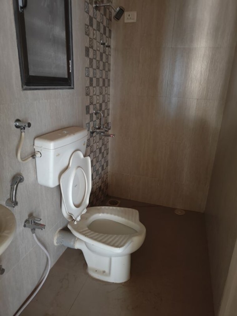 Bathroom, hubtown-greenwoods-f-wing 2 Bedroom 575 Sq.Ft. Apartment In Vartak Nagar Thane 10208396