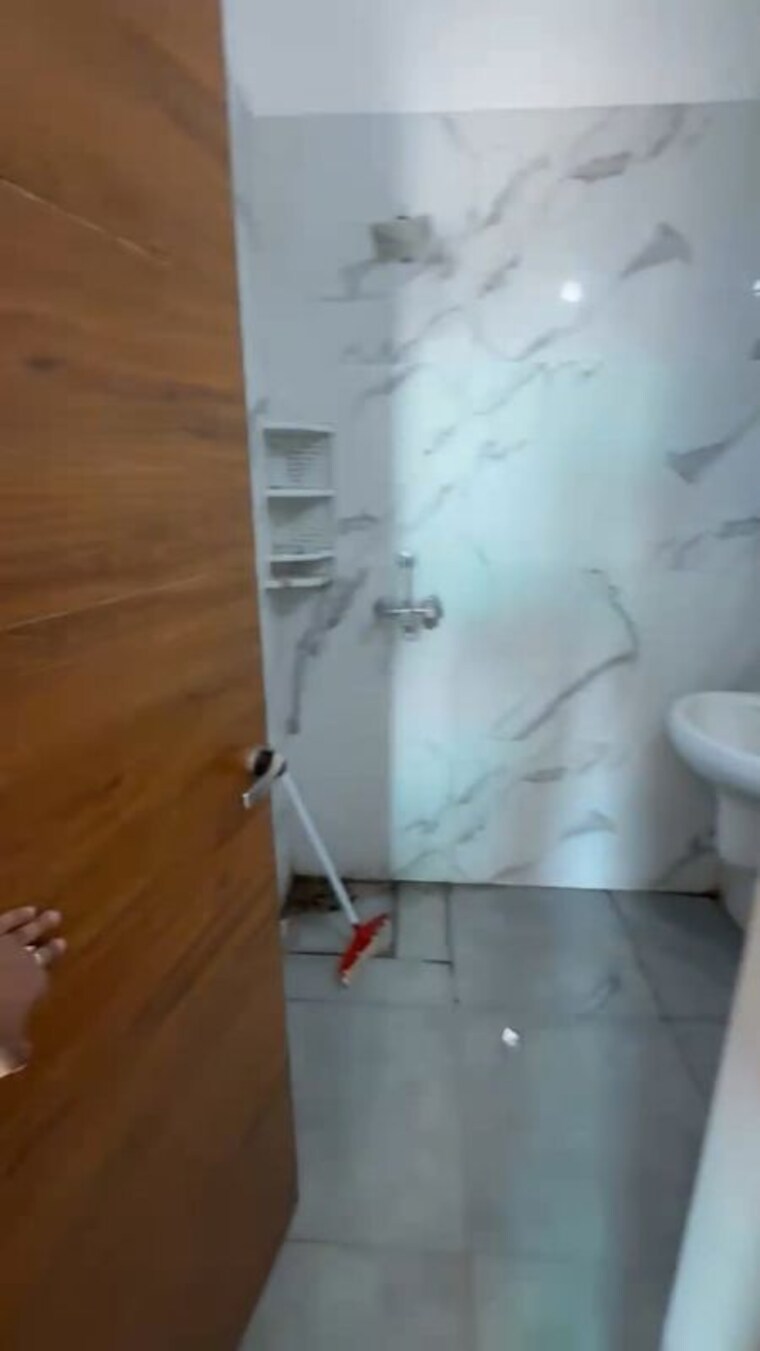 Bathroom, ramgarh bhudda 1 Bedroom 1100 Sq.Ft. Apartment In Ramgarh Bhudda Zirakpur 10208399