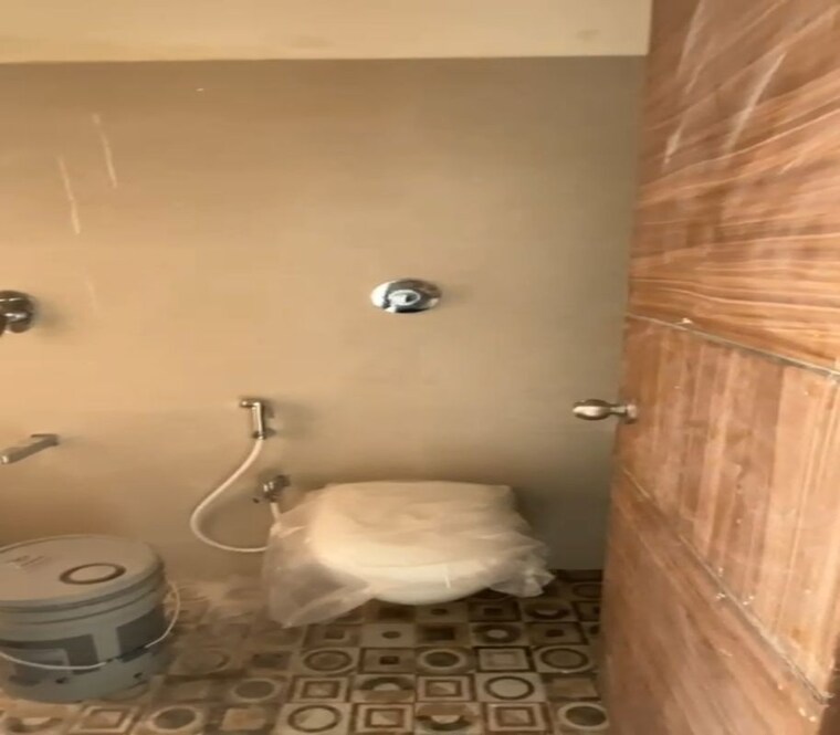 Bathroom, wadala east 3 Bedroom 1000 Sq.Ft. Apartment In Wadala East Mumbai 10131636