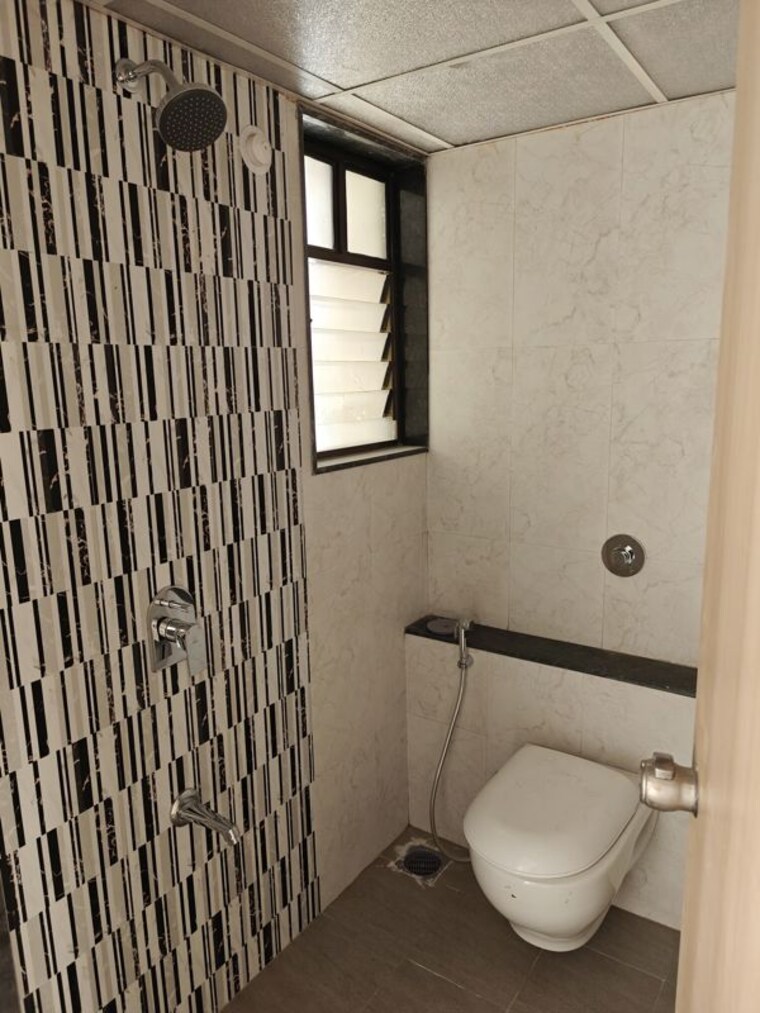 Bathroom, kohinoor-courtyard-one 2 Bedroom 850 Sq.Ft. Apartment In Wakad Pune 10208406