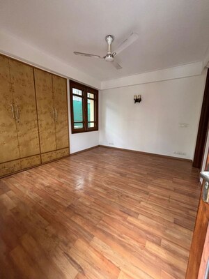 Room in 4 BHK Builder Floor at Vasant Vihar – for Rent