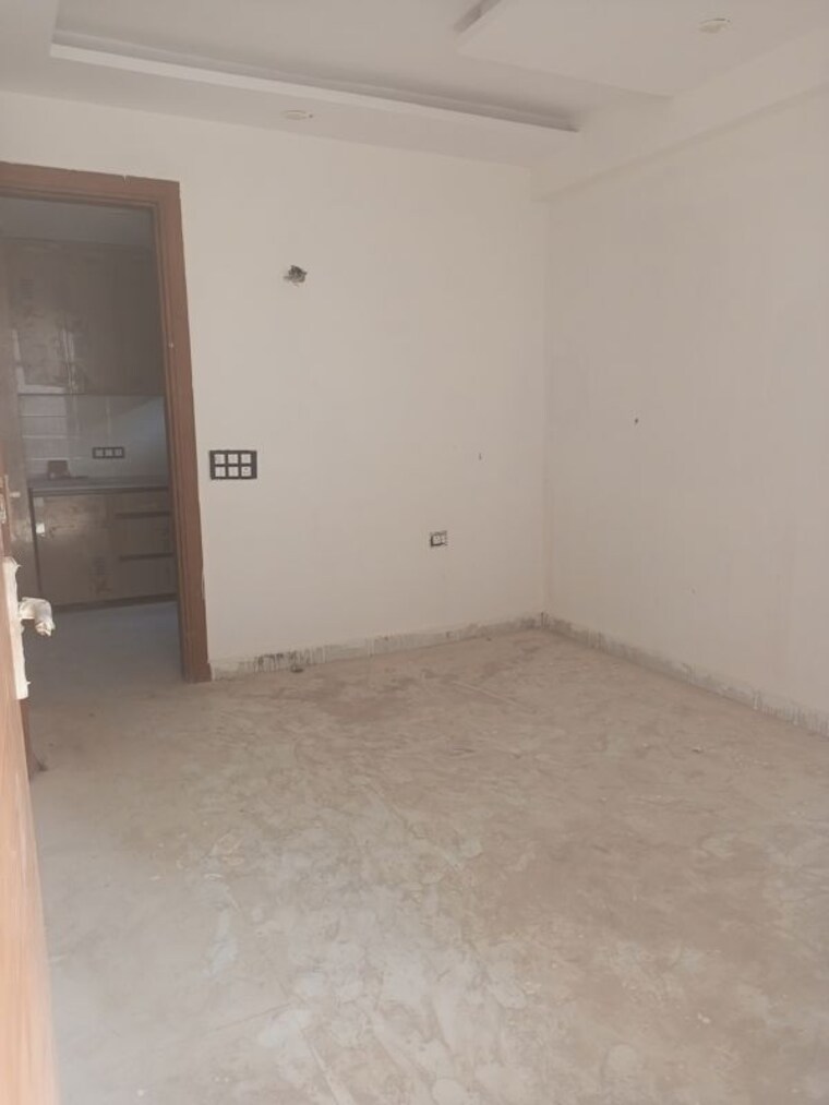 Room, sector 73 2 Bedroom 1050 Sq.Ft. Builder Floor In Sector 73 Noida 10208425