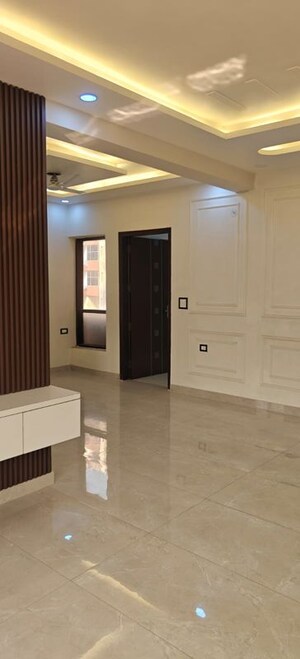 Room in 4 BHK Apartment at Dew Drops Society, Sector 2 – for Sale