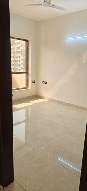 Room in 4 BHK Apartment at Dew Drops Society, Sector 2 – for Sale