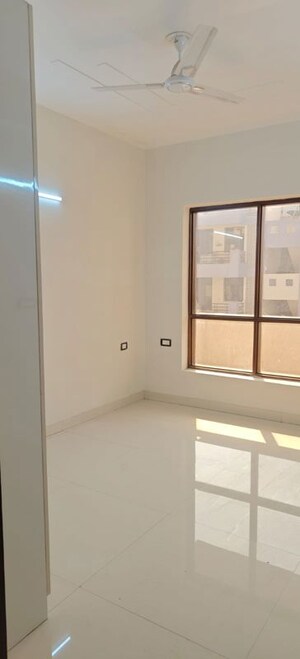 Room in 4 BHK Apartment at Dew Drops Society, Sector 2 – for Sale