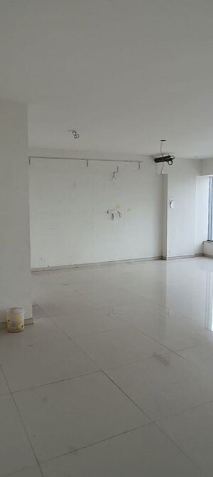 Room in  Office Space at Naranpura – for Rent