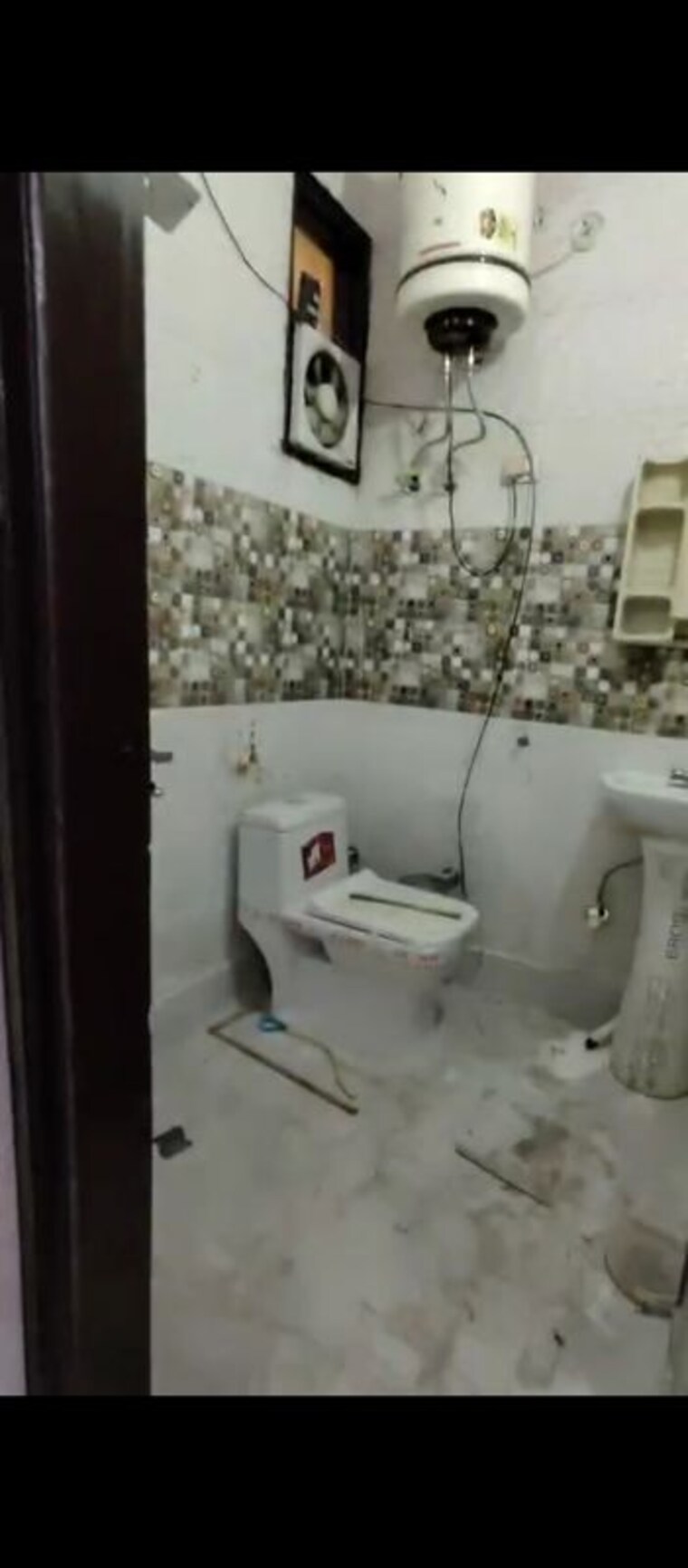 Bathroom, uttam nagar 3 Bedroom 75 Sq.Yd. Builder Floor In Uttam Nagar Delhi 10208477