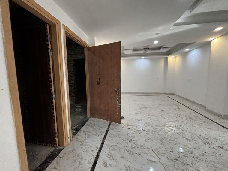 Room, sector 107 2 Bedroom 1060 Sq.Ft. Builder Floor In Sector 107 Noida 10208461