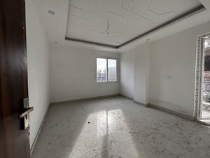 Room in 2 BHK Builder Floor at Sector 107 – for Sale