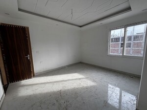 Room in 2 BHK Builder Floor at Sector 107 – for Sale
