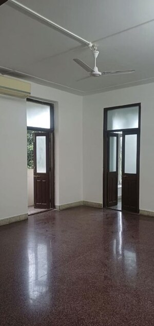 Room in 3 BHK Apartment at Fort – for Rent