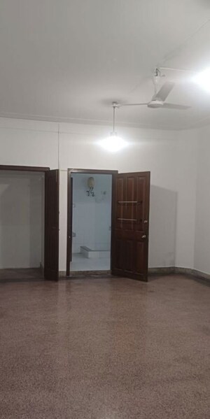 Room in 3 BHK Apartment at Fort – for Rent