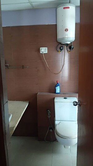 Bathroom in 2.5 BHK Apartment at Mahagun Moderne Verona, Sector 78 – for Rent