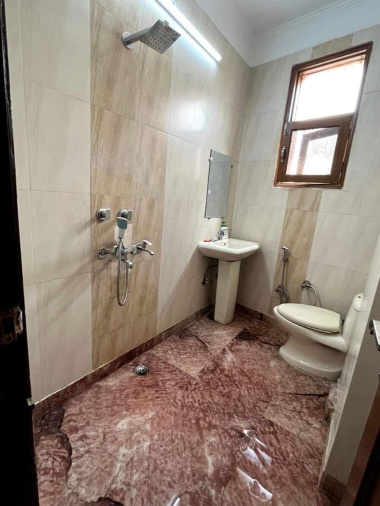 Attached Bathroom, nirman vihar 2 Bedroom 982 Sq.Ft. Builder Floor In Nirman Vihar Delhi 10208529