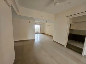 Room in 3 BHK Apartment at Sector 20 – for Rent