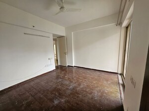 Room in 3 BHK Apartment at Sector 20 – for Rent