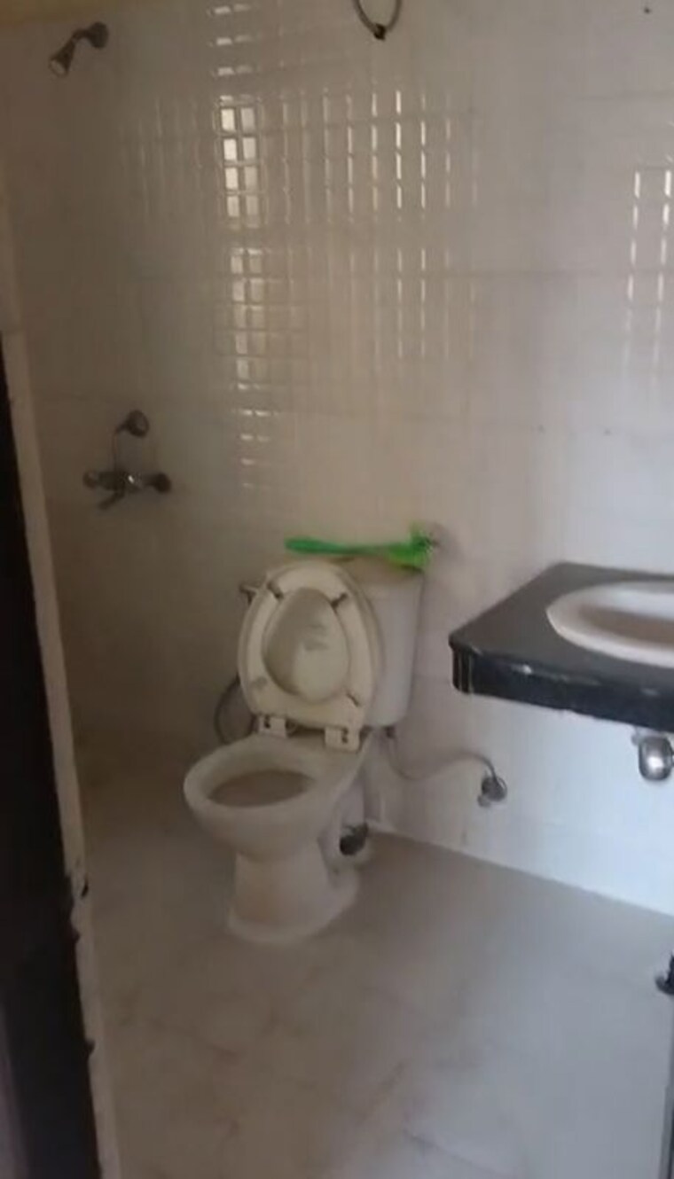 Bathroom, rps-savana 3.5 Bedroom 1862 Sq.Ft. Apartment In Sector 88 Faridabad 10208561