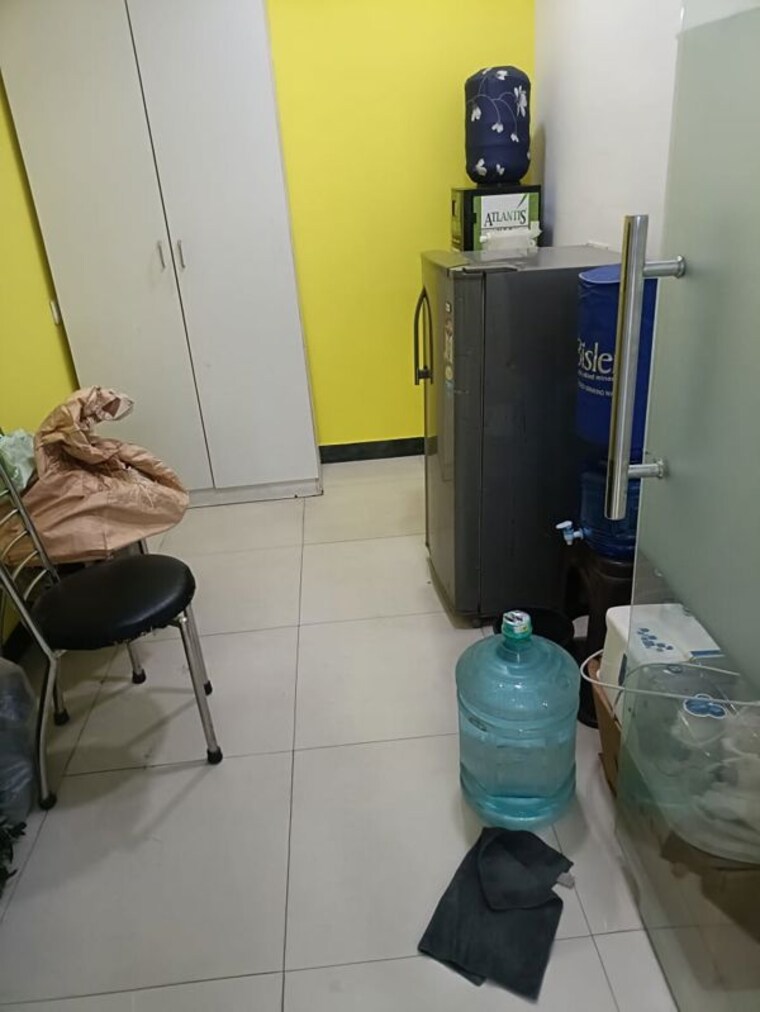 Bathroom, sector 3 Commercial Office Space 700 Sq.Ft. In Sector 3 Noida 10208557
