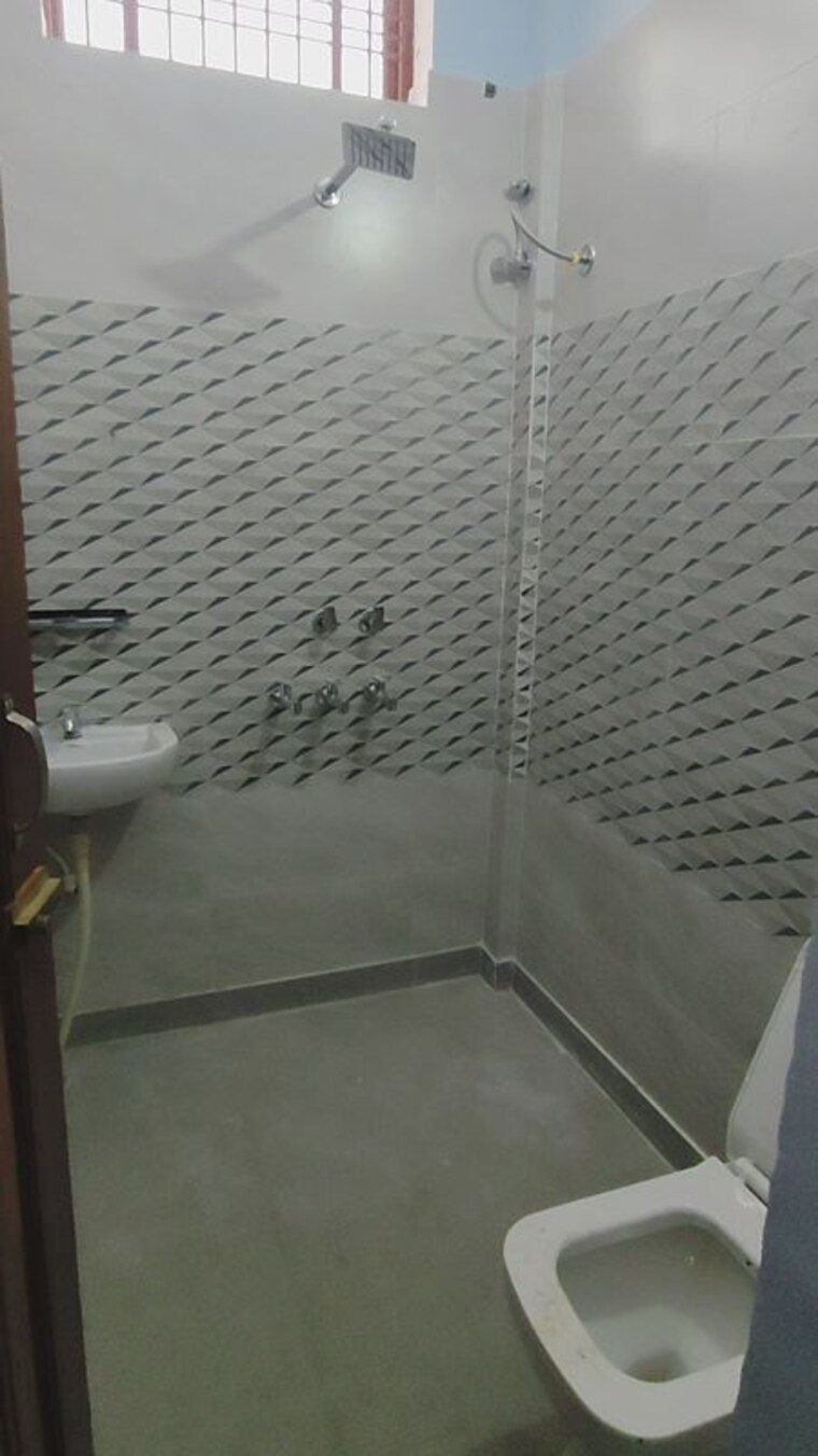 Bathroom, buddhi vihar 2 Bedroom 75 Sq.Mt. Builder Floor In Buddhi Vihar Moradabad 10208570