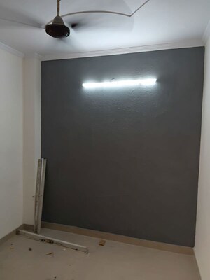 Room in 2 BHK Builder Floor at Nirman Vihar – for Rent
