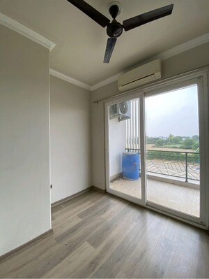 Room in 3 BHK Builder Floor at Central Park Flower Valley, Sohna Sector 33 – for Rent