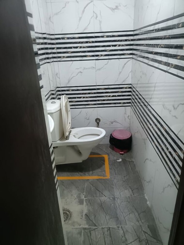 Bathroom, sector 2 Commercial Office Space 2000 Sq.Ft. In Sector 2 Noida 10208568