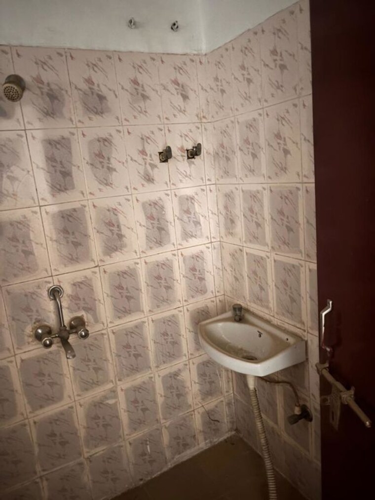 Bathroom, morabadi 2 Bedroom 1100 Sq.Ft. Apartment In Morabadi Ranchi 10208593