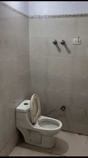 Bathroom in 1 BHK Builder Floor at Nirman Vihar – for Rent