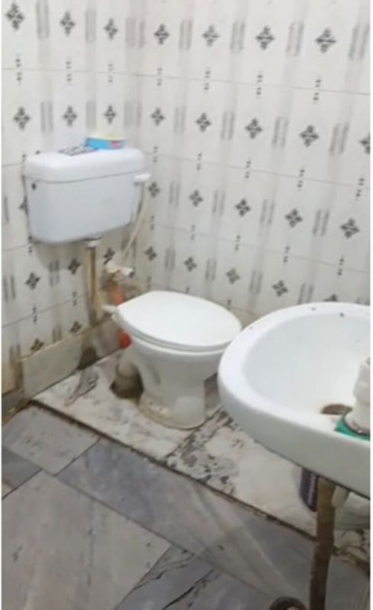 Bathroom, laxmi nagar 2 Bedroom 540 Sq.Ft. Apartment In Laxmi Nagar Delhi 10208469