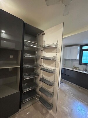 Room in 4 BHK Apartment at Saket – for Rent