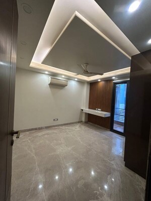 Room in 4 BHK Apartment at Saket – for Rent