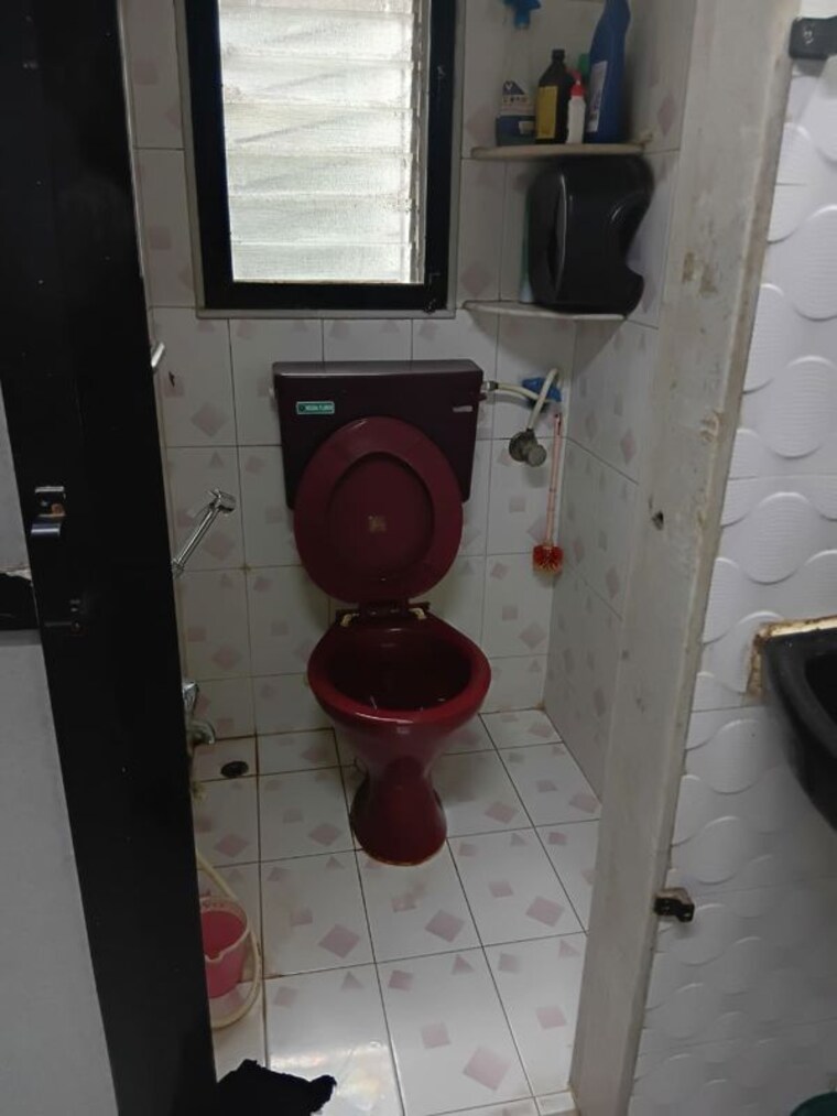 Bathroom, adarsh nagar 2 Bedroom 650 Sq.Ft. Builder Floor In Adarsh Nagar Mumbai 10208644
