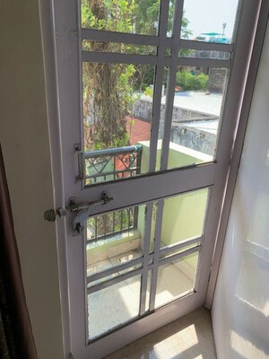 Balcony in 1.5 BHK Builder Floor at Gomti Nagar – for Rent