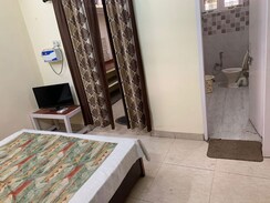 1.5 BHK + Pooja Room Builder Floor For Rent in Gomti Nagar