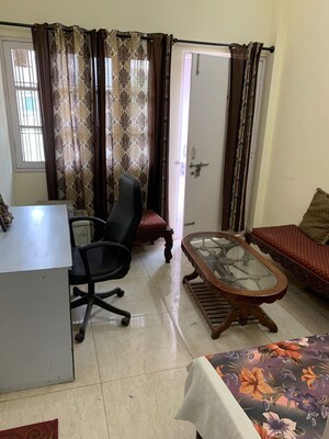 Living Room in 1.5 BHK Builder Floor at Gomti Nagar – for Rent