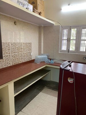 Kitchen in 1.5 BHK Builder Floor at Gomti Nagar – for Rent
