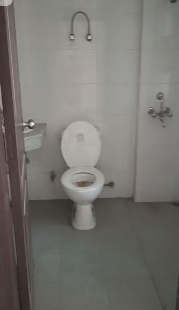 Bathroom, klj-greens 3.5 Bedroom 1720 Sq.Ft. Apartment In Sector 77 Faridabad 10208666