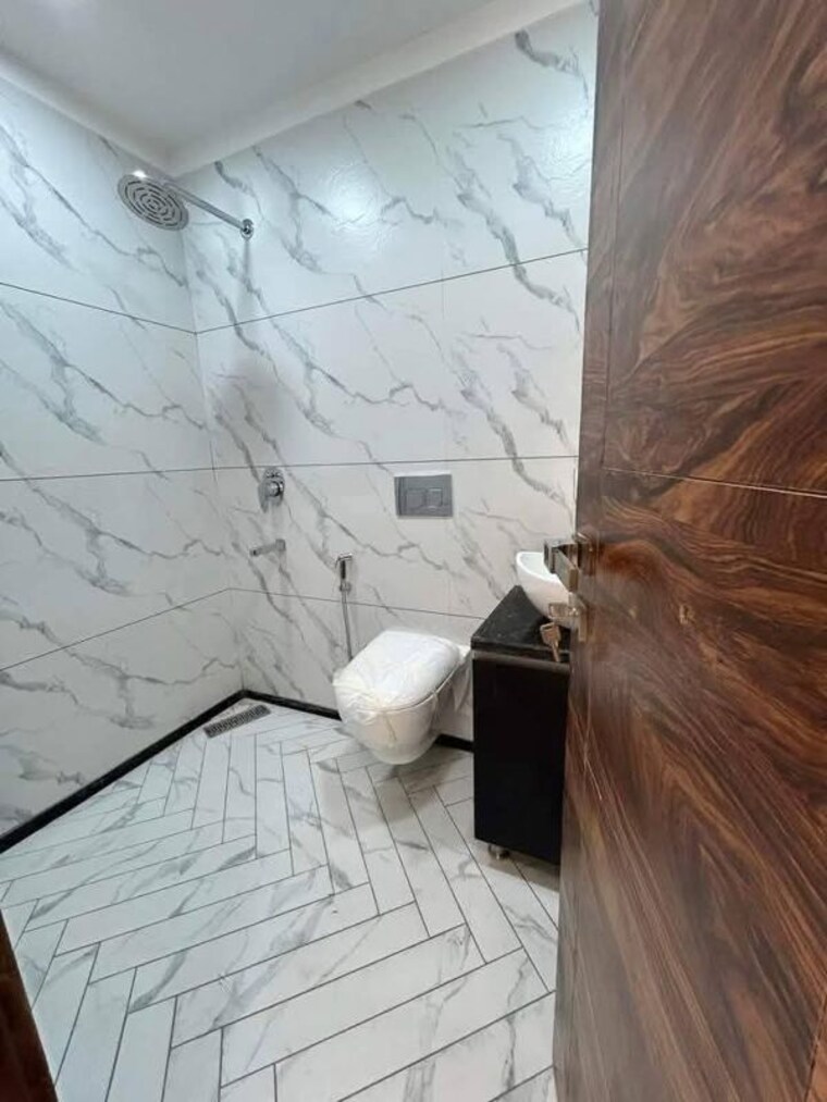 Bathroom, saket 2 Bedroom 900 Sq.Ft. Apartment In Saket Delhi 10208692